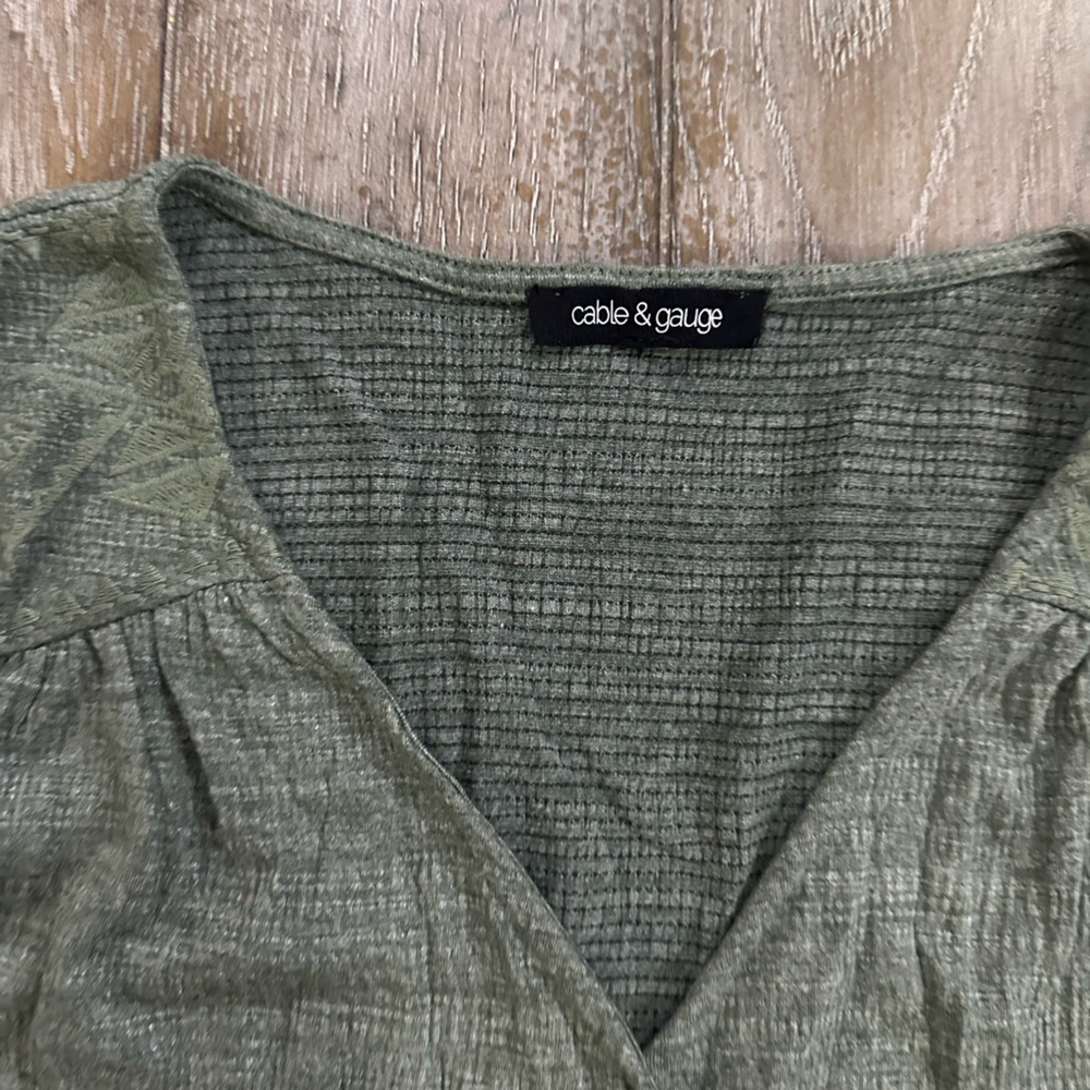 Cable & Gauge Olive Sleeveless Blouse - Picture 3 of 9